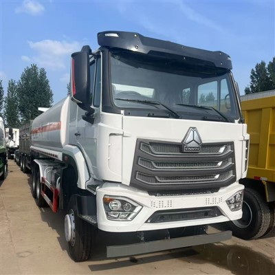 Kamion s prskalicama za vodu HOWO TX